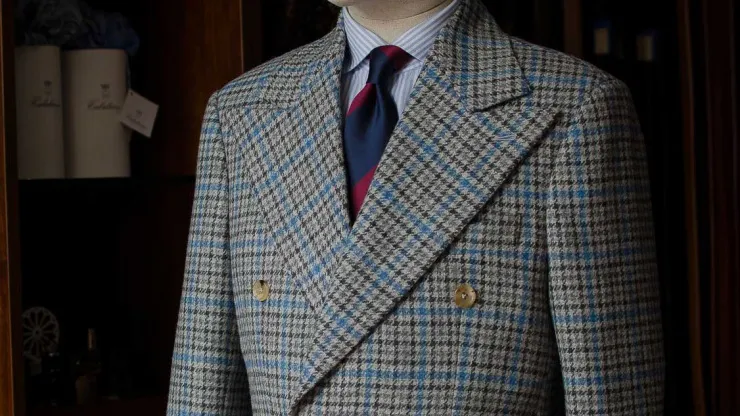 Double Breasted Tweed Suit với vải Tweed đặc biệt từ Holland & Sherry.