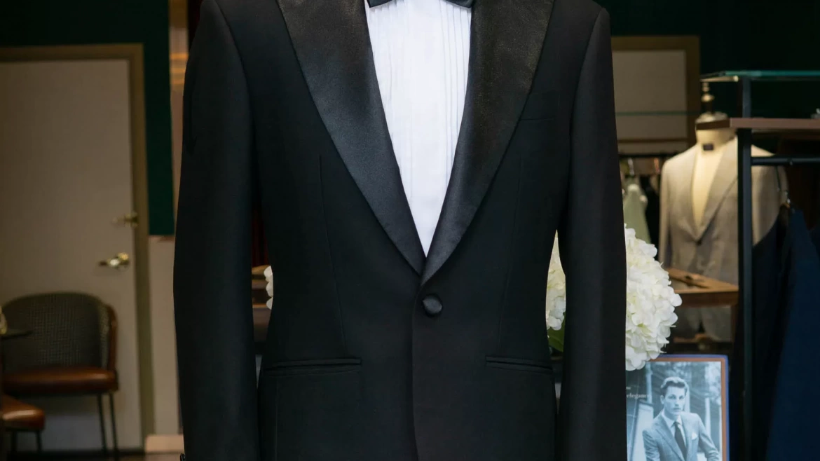 (Language – Tiếng Việt) Tuxedo cưới màu đen