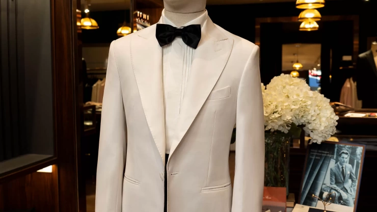 Áo jacket màu trắng tại VBS Tailor